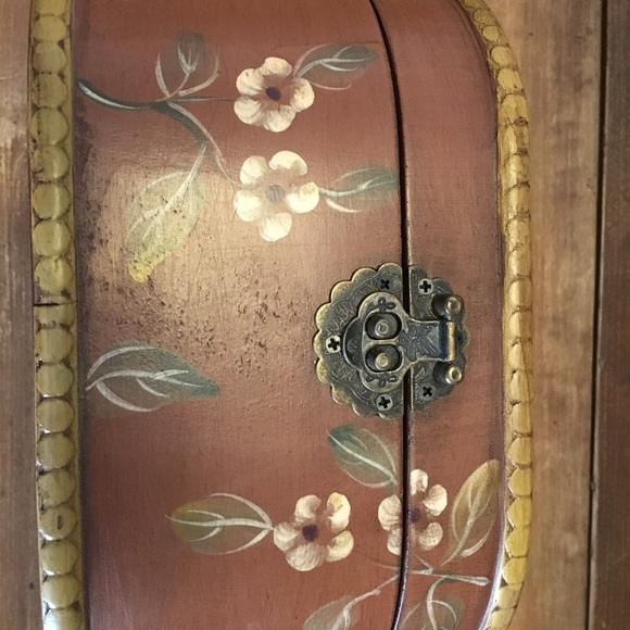 2 Vintage Hand Painted, wood, metal hinges, velvet lined, nestling boxes, flower - Picture 9 of 15